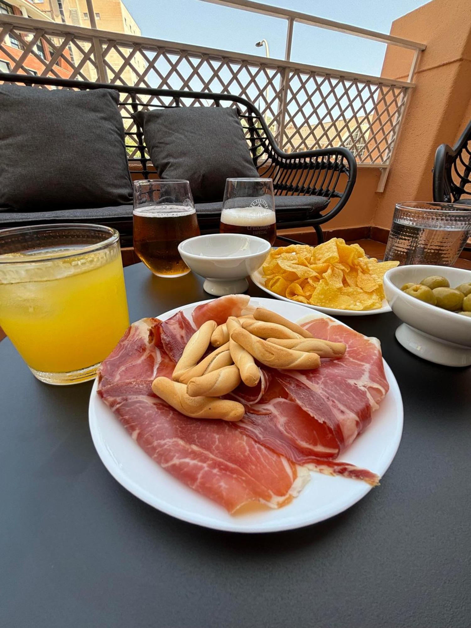 Piso Centrico Con Parking Privado Y Terraza Super Apartamento
